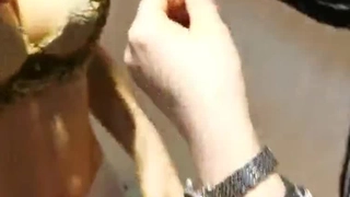 继妹用她的翘臀勾引继兄，他便用精液灌满了她的骚穴