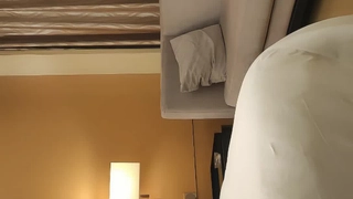 Sadie Pop和Kitty Catherine在跨种族视频中骑着一根大黑鸡巴