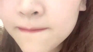 非常淫骚的美眉和男友啪啪
