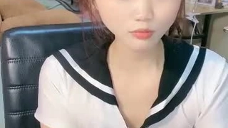 舌钉少女用性感口交和大屌玩的很开心