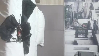 极品颜值牛仔裤外围妹子，舌吻互摸调情69口交扣逼后入猛操