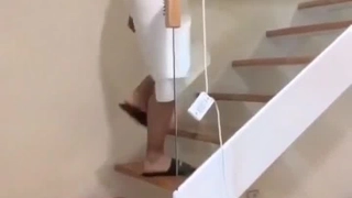约了2位气质性感的美女玩双飞,身强体壮把2美女干的死去活来,来回操2次