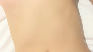 与大学女孩的按摩床性爱POV视频