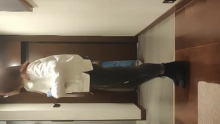 子龙寻花赵总约包臀裙网红妹，舌吻调情穿上超性感情趣装，脱掉高跟鞋双腿肩上扛，激情打桩妹纸爽了