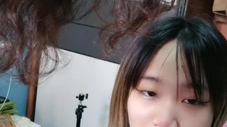 【声音嗲】耐操的风骚学妹露脸声音嗲嗲的